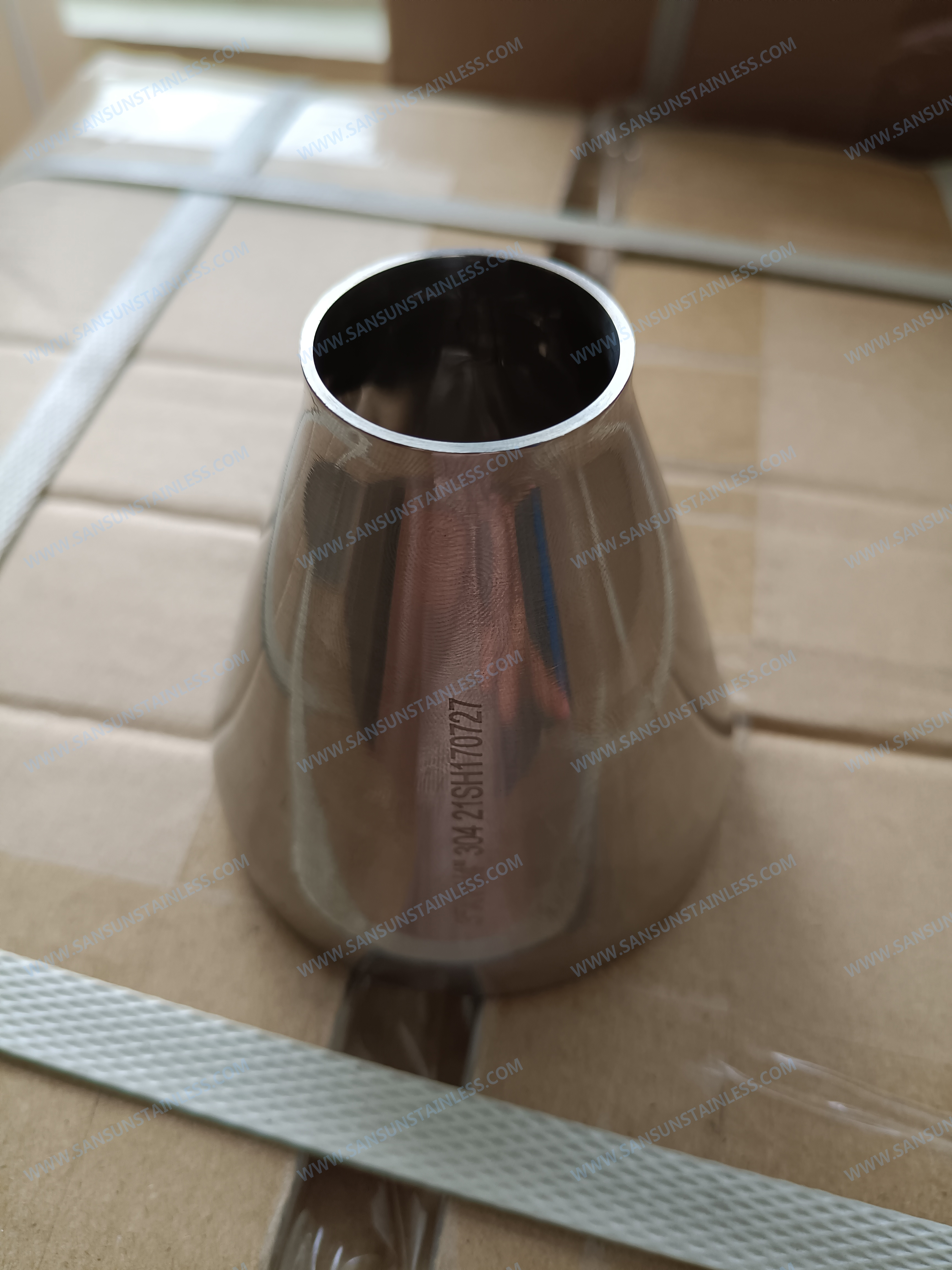 weld concentric reducer with logo